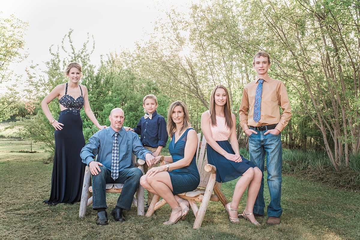 What to wear for Family Photos - Red Deer Photographers