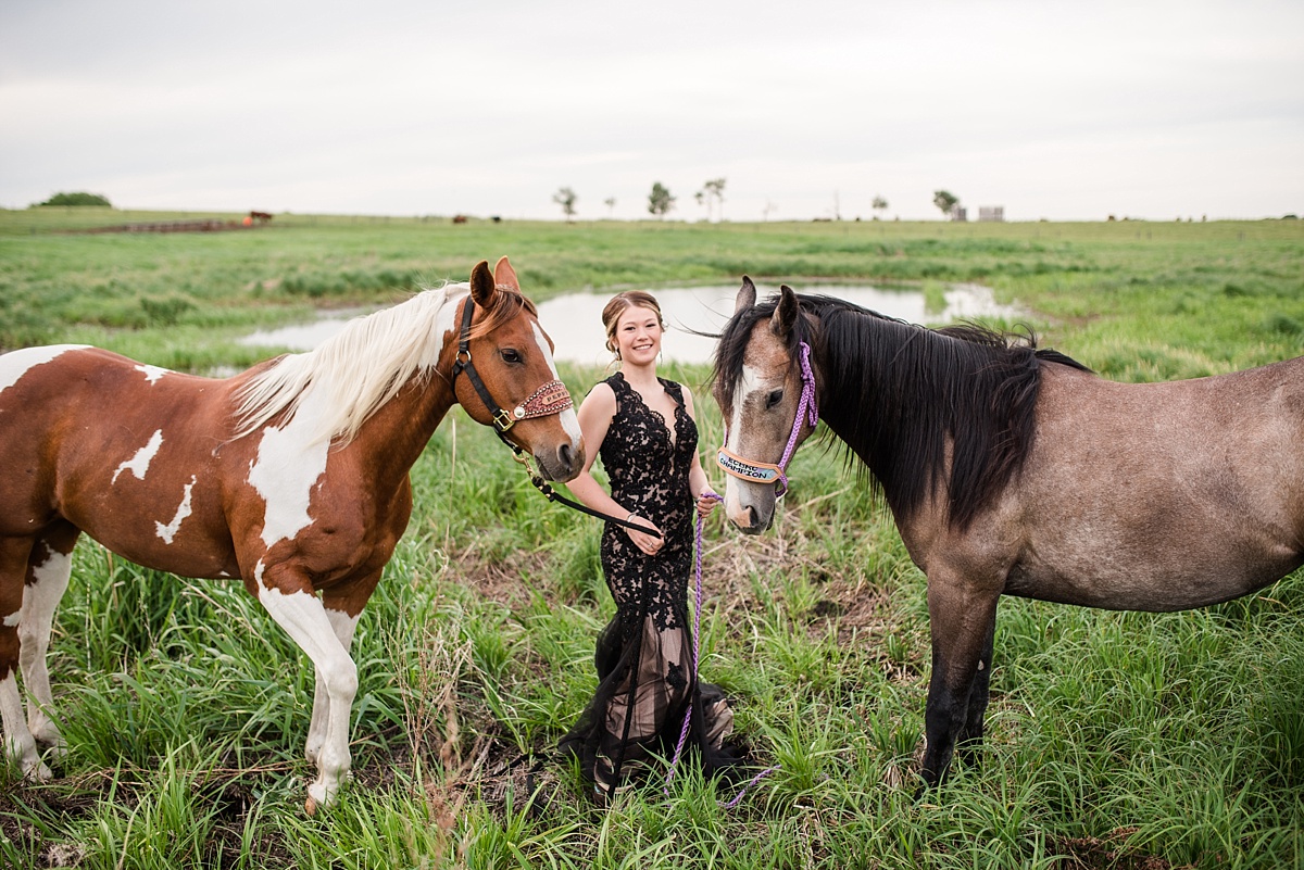 Western Themed Grad Photos | Stettler Photographers | Chelsey | senior photos | Grade 12 grad poses | Grad photos with horses | Raelene Schulmeister Photography